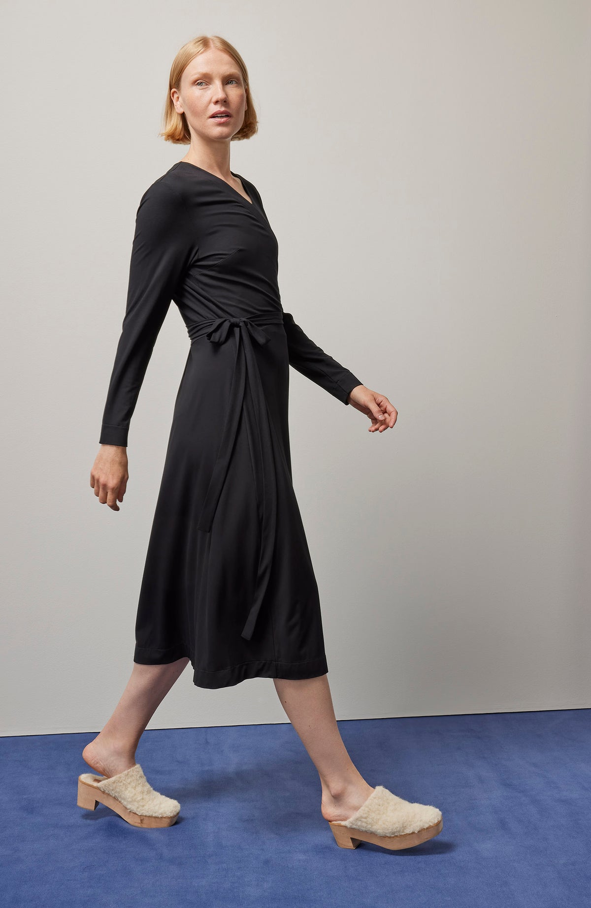 WRAP AROUND -mekko, Musta