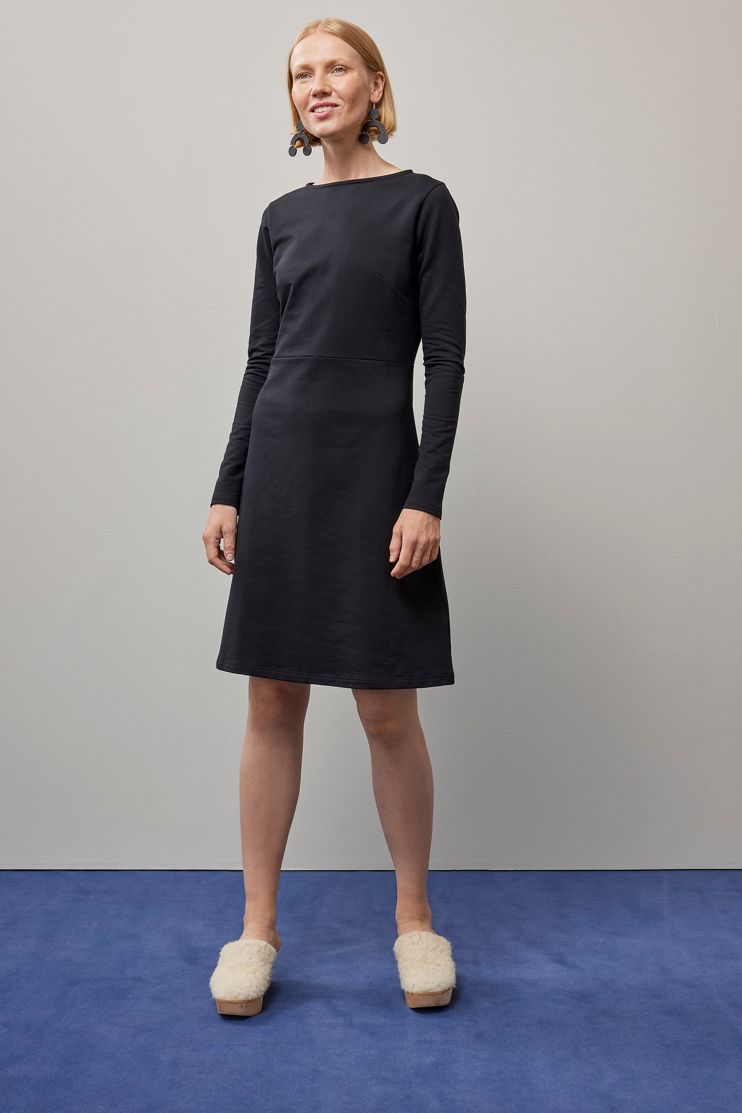 OUTLET: PLIANT-mekko, Musta