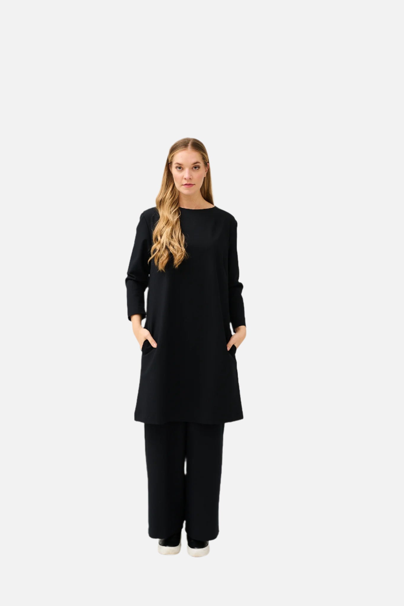 OUTLET: MINIMAL-mekko, Musta