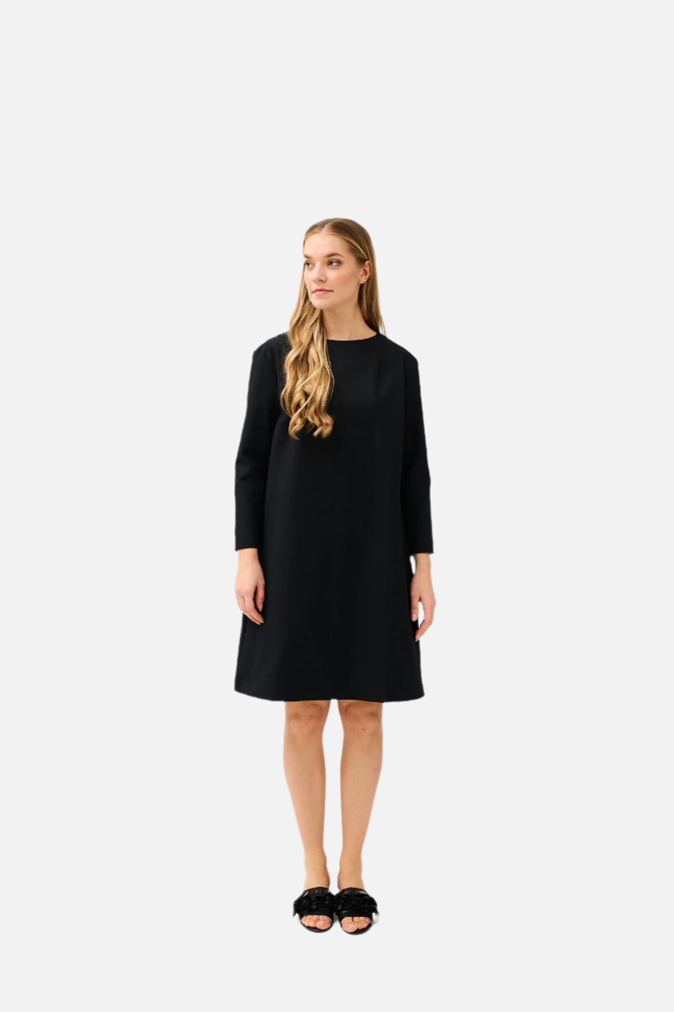 OUTLET: MINIMAL-mekko, Musta