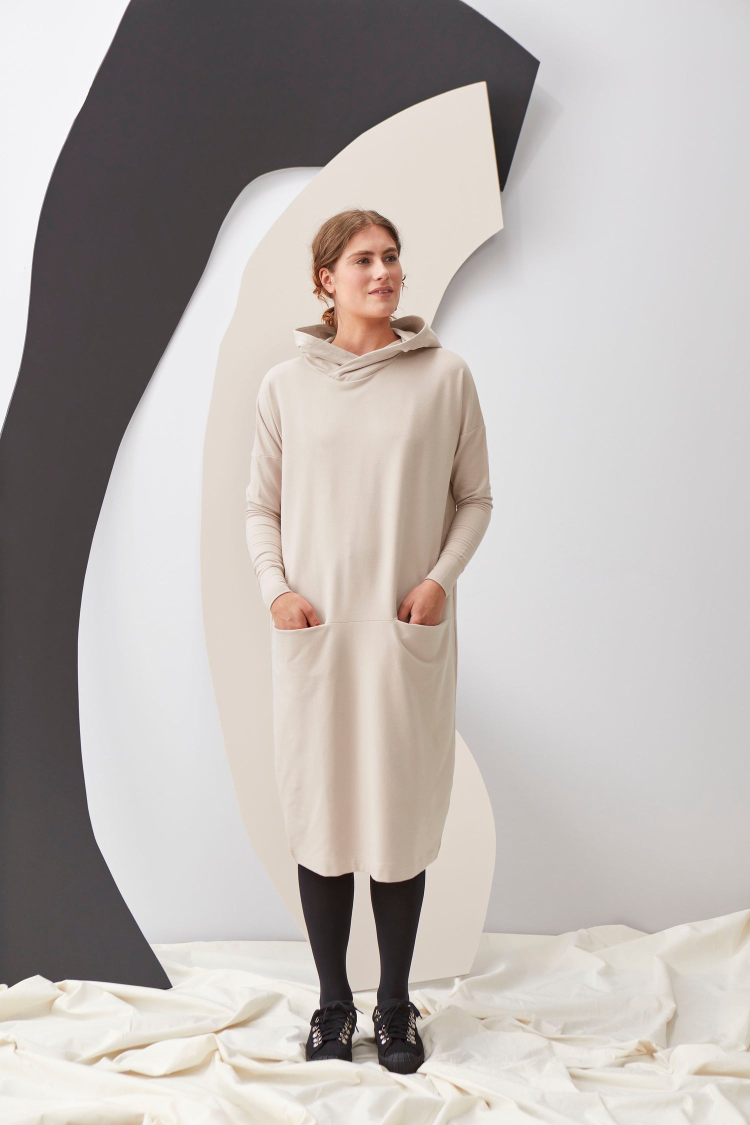 GIANT HOODIE -mekko, Sand
